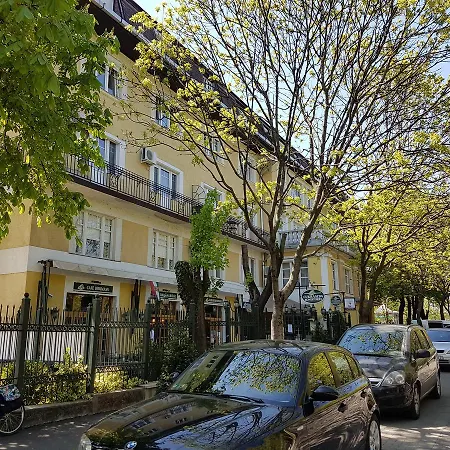 Aranycsillag Family Apartman Apartment